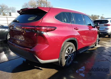 2022 Toyota Highlander Xle из США, поврежденный, VIN 5TDGZRAH2NS558742